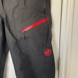 Mammut Gortex Black Women’s Snow pants size L/10 NEW